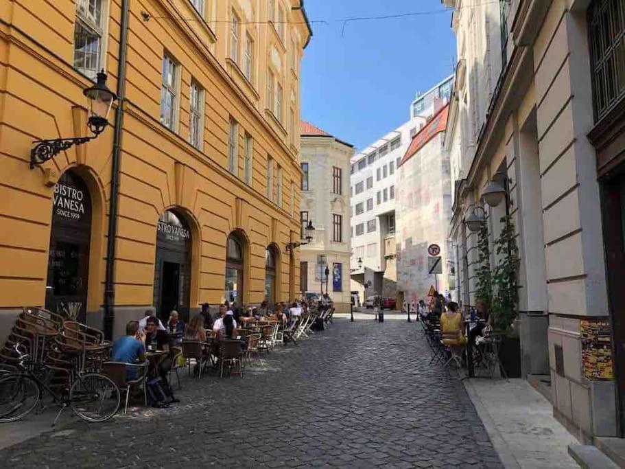 I & I Apart, Garage - Historical Old Town Bratislava Luaran gambar